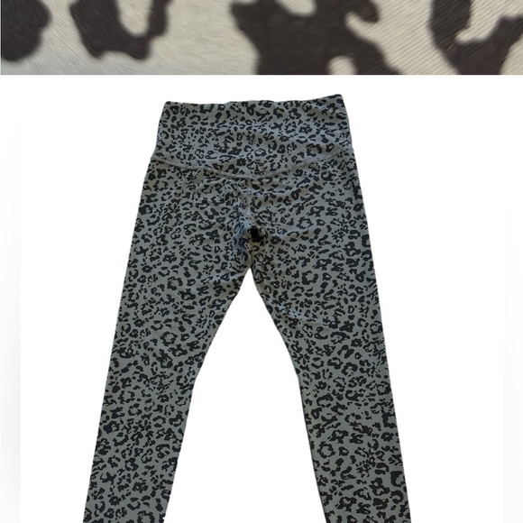 Bundle of ATHLETA Leggings Leopard print and Black color Size S/P - Picture 11 of 17